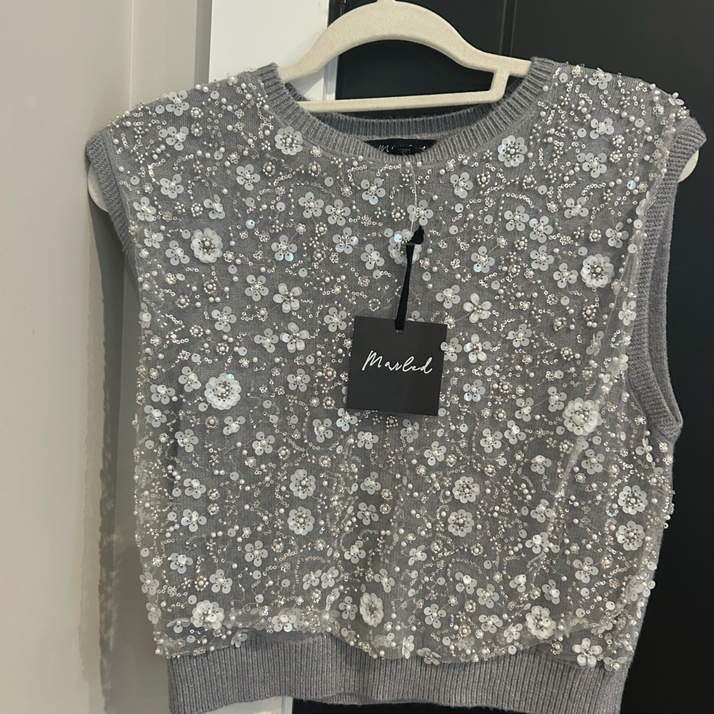 NWTS. Beaded Floral Sleeveless Knit Tank Top - Gray - Picture 2 of 8